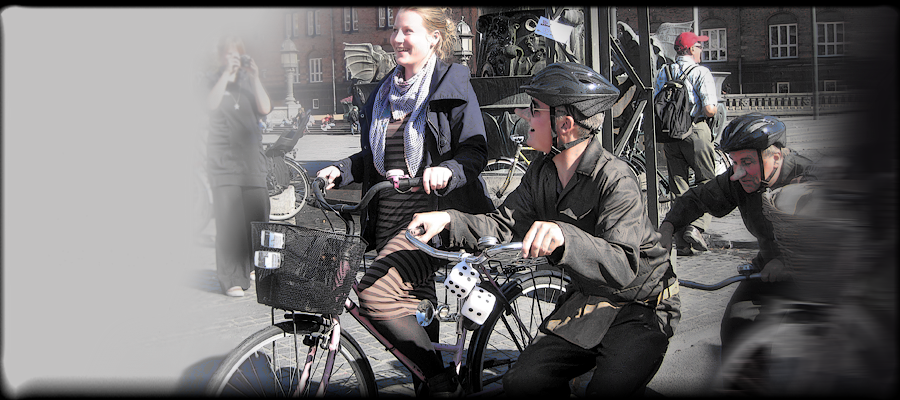 Burning Love Theater | THE CYCLISTS | Photo: Gorm Valentin